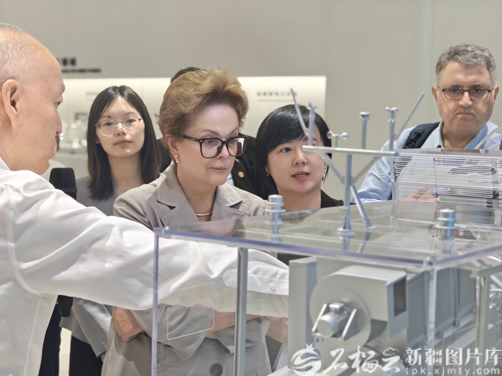新开发银行行长迪尔玛·罗塞芙一行来新疆参访