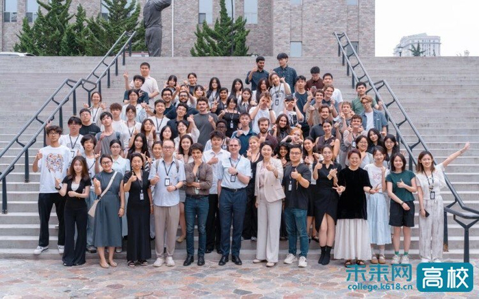 大连东软信息学院与澳大利亚昆士兰大学共同举办的创新实践项目圆满收官